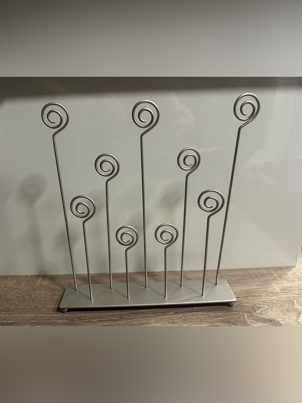 2/$25 Metal Photo & Memo Holder Stand in Silver